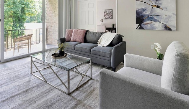 Landing | Chic 1BD, Pool, Gym