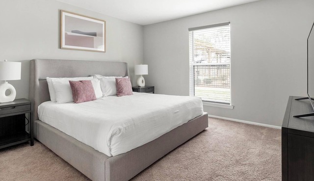 Landing | Chic 1BD, Pool, Clubhouse