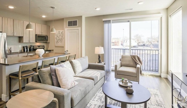 Landing | Chic 1BD, Pool, Gym