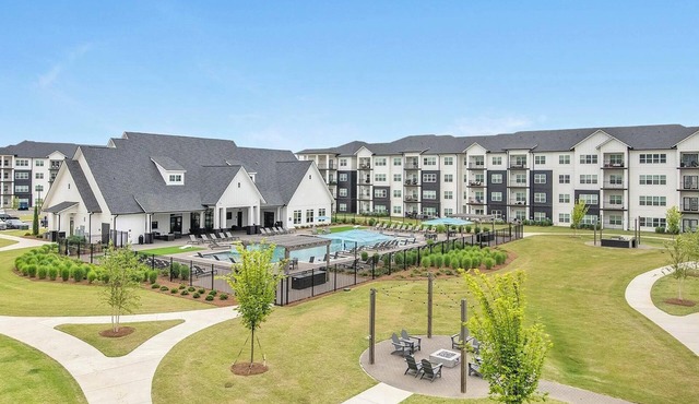 Landing | Chic 1BD, Pool, Yoga Studio