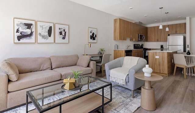 Landing | Chic 1BD, Rooftop Lounge, Gym