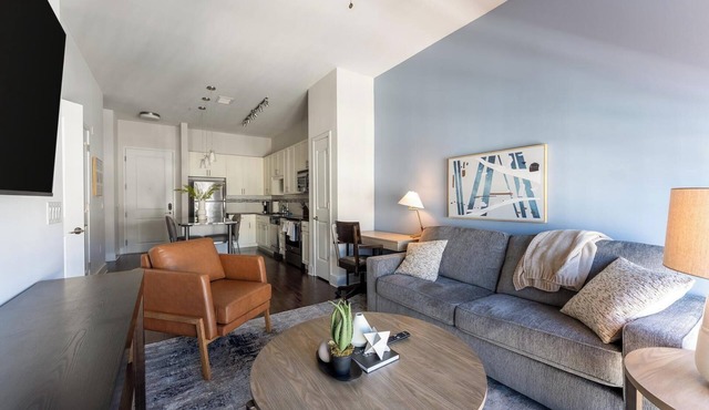 Landing | Chic 1BD, Rooftop Lounge, Gym
