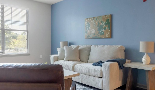 Landing | Chic 1BD, Rooftop Lounge, Yoga Studio