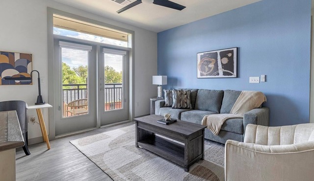 Landing | Chic 1BD, Rooftop Lounge, Gym