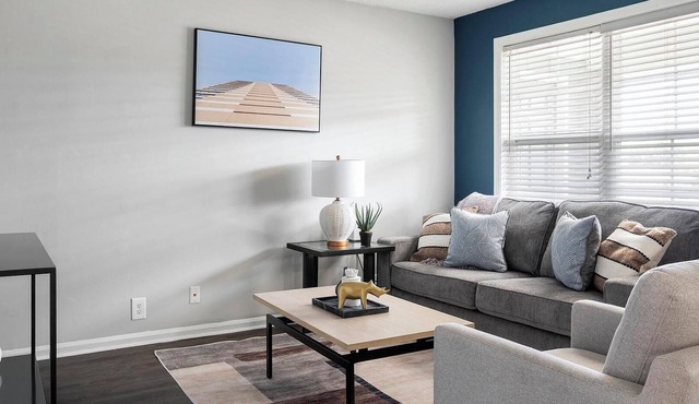 Landing | Chic 1BD, Gym, Pool