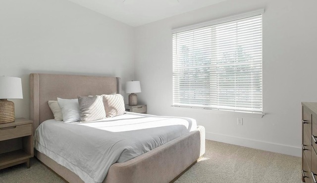 Landing | Chic 1BD, Pool, Gym