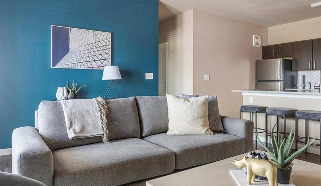 Landing | Chic 1BD, Gym, Pool
