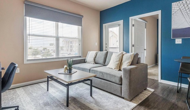 Landing | Chic 1BD, Gym, Pool