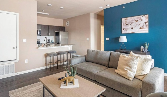 Landing | Chic 1BD, Gym, Pool