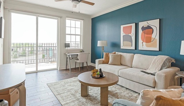 Landing | Chic 1BD, Gym, Pool