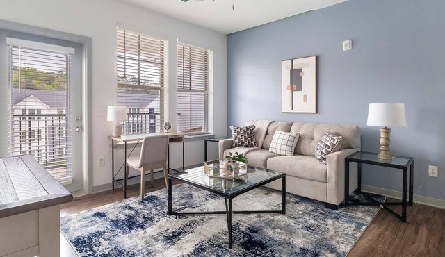 Landing | Chic 1BD, Gym, Pool