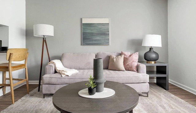 Landing | Chic 1BD, Pool, Clubhouse