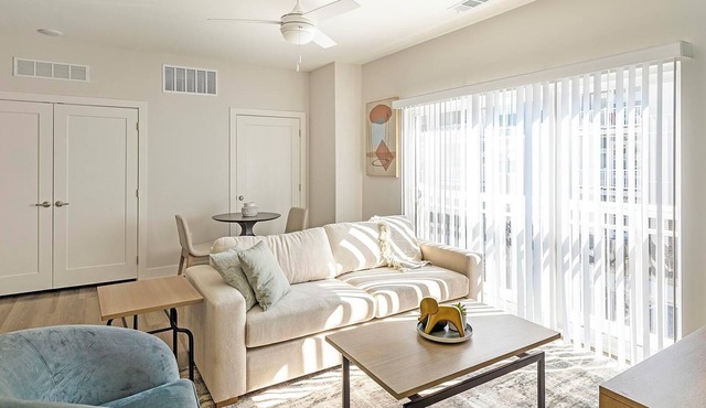 Landing | Chic 1BD, Yoga Studio, Courtyard
