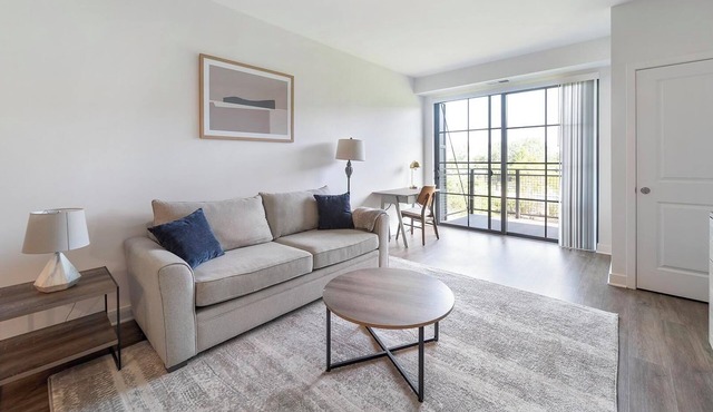 Landing | Chic 1BD, Yoga Studio, Pool