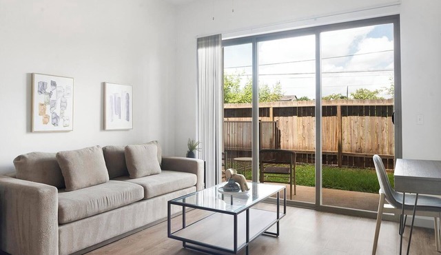 Landing | Chic 1BD, Yoga Studio, Pool