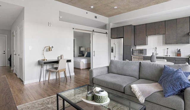 Landing | Chic 1BD, Yoga Studio, Courtyard