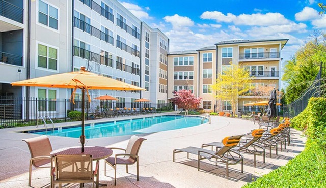Landing | Chic 2BD, Clubhouse, Courtyard