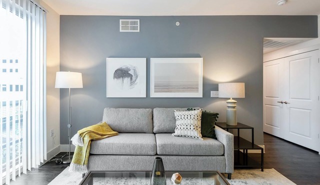 Landing | Chic 2BD, Clubhouse
