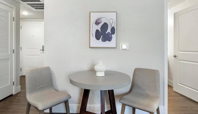 Landing | Chic 2BD, Clubhouse