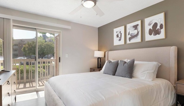 Landing | Chic 2BD, Clubhouse
