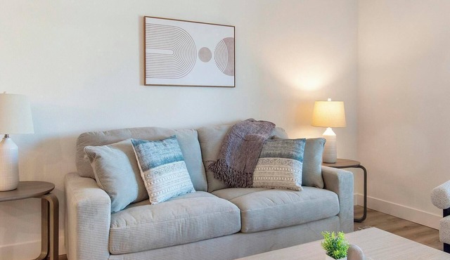 Landing | Chic 2BD, Clubhouse, Gym