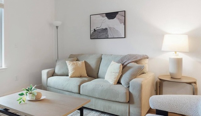 Landing | Chic 2BD, Clubhouse, Gym