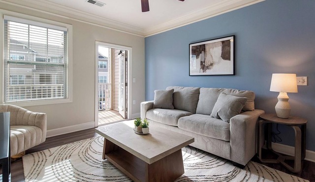 Landing | Chic 2BD, Clubhouse, Pool