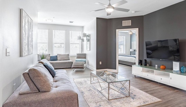 Landing | Chic 2BD, Clubhouse, Pool