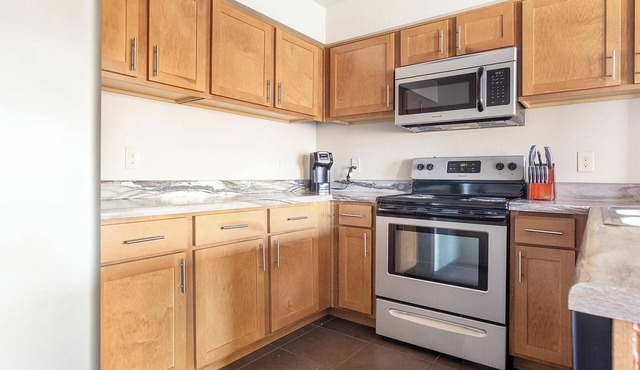 Landing | Chic 2BD, Clubhouse, Courtyard