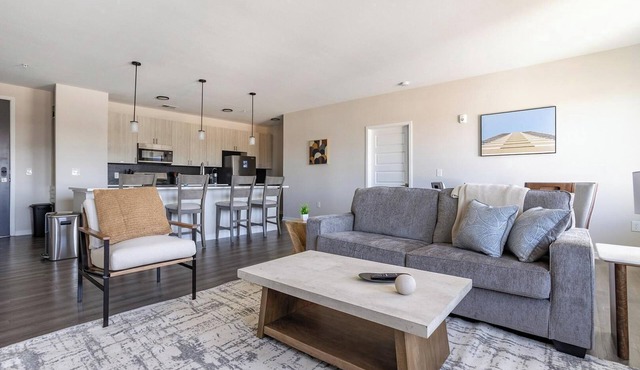 Landing | Chic 2BD, Gym, Pool