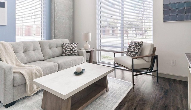 Landing | Chic 2BD, Game Room, Courtyard