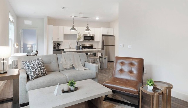 Landing | Chic 2BD, Game Room, Gym