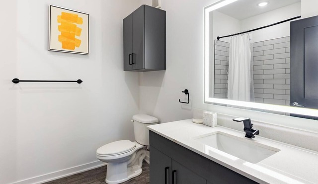 Landing | Chic 2BD, Gym, Clubhouse