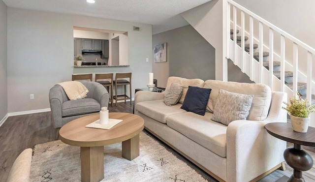 Landing | Chic 2BD, Gym, Game Room