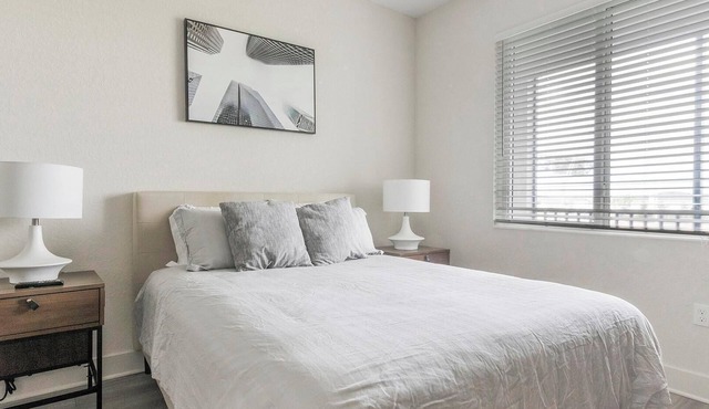 Landing | Chic 2BD, Gym, Pool