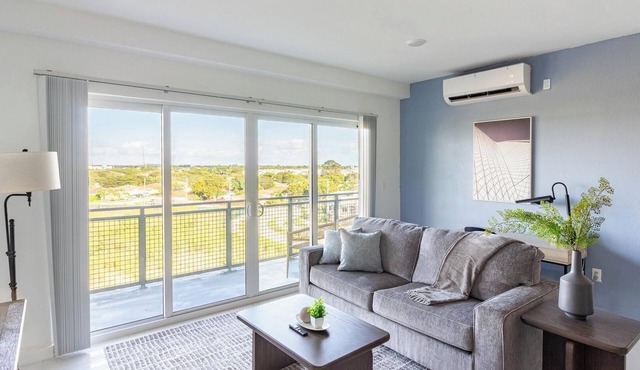 Landing | Chic 2BD, Gym, Pool