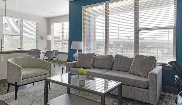 Landing | Chic 2BD, Gym