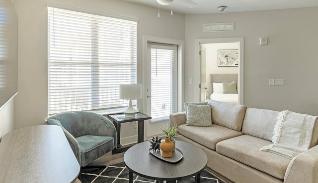 Landing | Chic 2BD, Gym, Pool