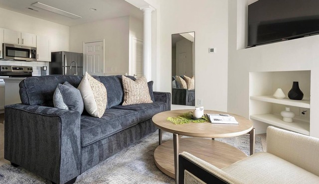 Landing | Chic 2BD, Gym