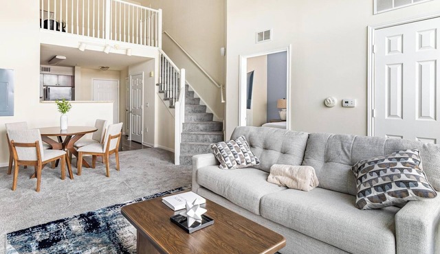 Landing | Chic 2BD, Gym