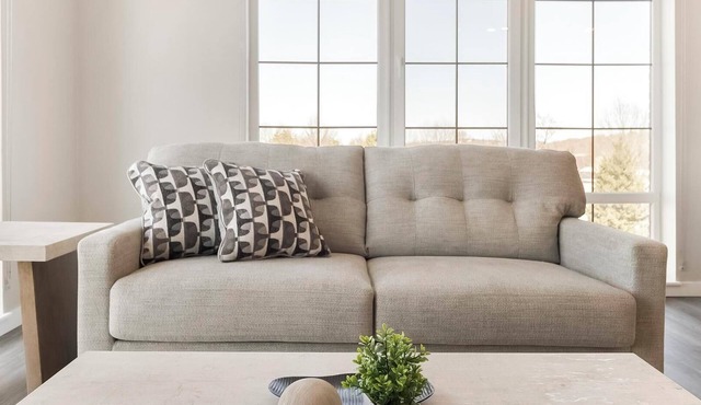 Landing | Chic 2BD, Gym, Game Room