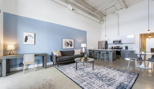 Landing | Chic 2BD, Gym, Pool