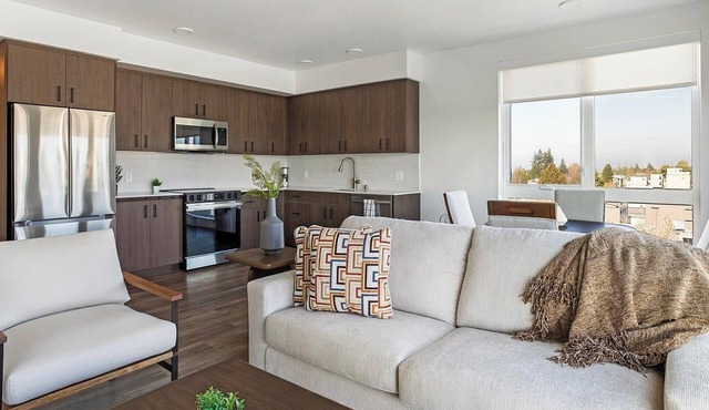 Landing | Chic 2BD, Gym