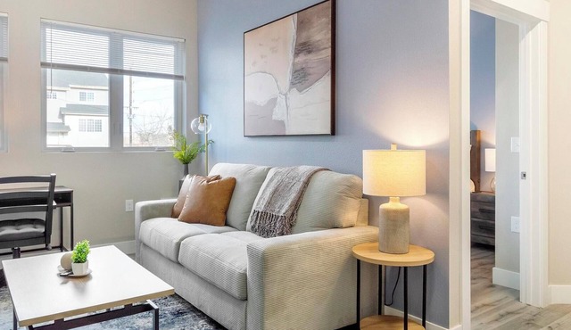 Landing | Chic 2BD in Harvey Park South