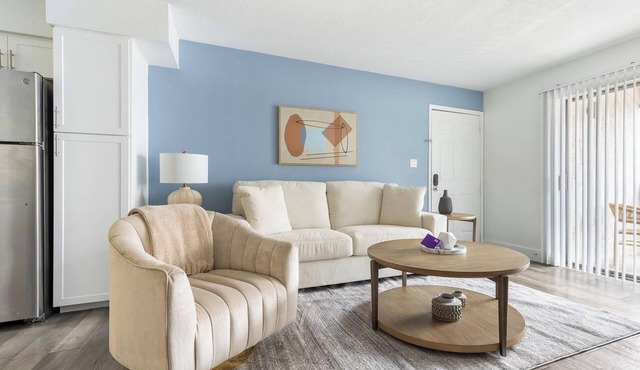 Landing | Chic 2BD in Maryvale Village