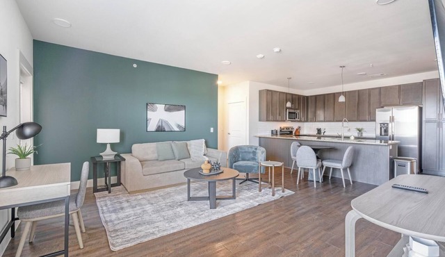 Landing | Chic 2BD, Pool, Clubhouse
