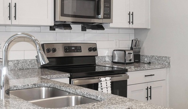 Landing | Chic 2BD, Pool, Gym
