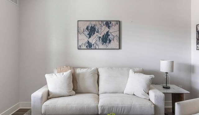 Landing | Chic 2BD, Pool, Courtyard