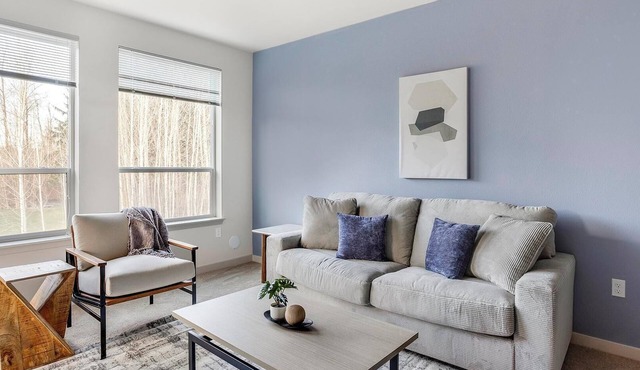 Landing | Chic 2BD, Pool, Clubhouse