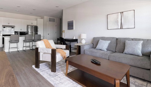 Landing | Chic 2BD, Pool